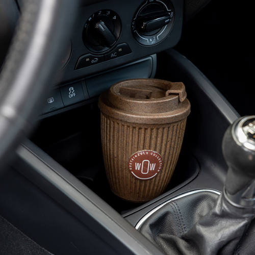 To-go krus af kaffegrums med logo kopholder i bil