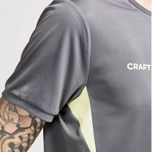 Padel-t-shirt-med-logo-herre-craft-graa-arm