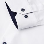 Skjorte-med-logo-broderi-blaa-knapper-Slim-Seven-Seas
