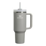 Stanley-tumbler-med-logo-model-Quencher-graa