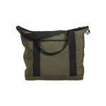 Taske-med-logo-lynlaas-og-lommer-Citizen-Green-army